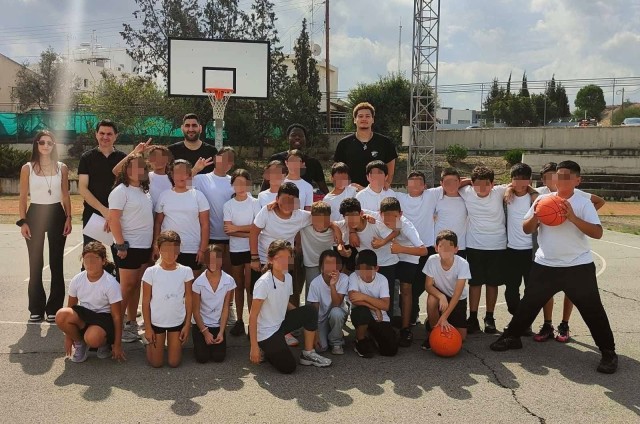 Επίσκεψη Διγενή Μόρφου στο Δημοτικό Σχολείο Αγίου Μάρωνα